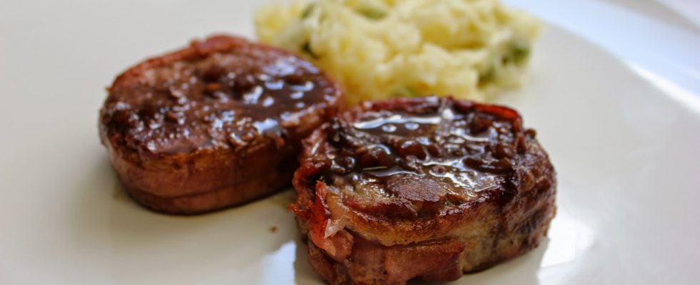 Medalhão de Filé Mignon com Bacon: Sabor e Elegância em Cada Mordida